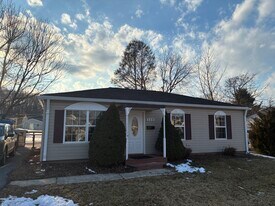 325 Walgrove Rd in Reisterstown, MD - Building Photo