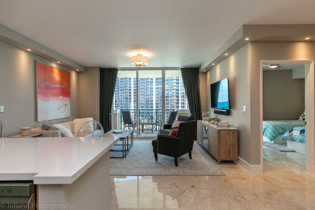 17555 Atlantic Blvd, Unit 1005 in Sunny Isles Beach, FL - Building Photo - Building Photo