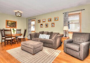 1913 N 118th St in Wauwatosa, WI - Building Photo - Building Photo