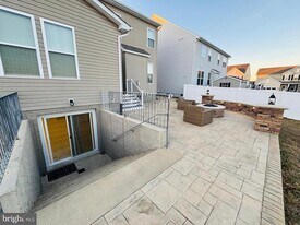 1629 Hudgins Farm Cir in Fredericksburg, VA - Building Photo