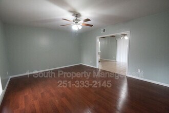 4361 Montclair Cir E in Mobile, AL - Building Photo - Building Photo