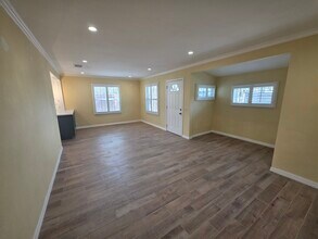 18822 Hart St in Reseda, CA - Foto de edificio - Building Photo