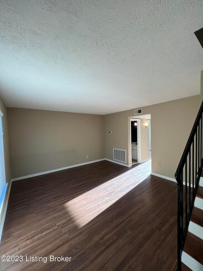 1364 Herr Ln in Louisville, KY - Building Photo - Building Photo