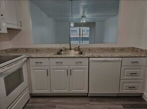404 NW 68th Ave in Plantation, FL - Foto de edificio - Building Photo