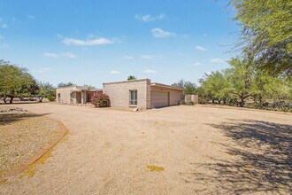4840 E Fanfol Dr in Paradise Valley, AZ - Building Photo - Building Photo