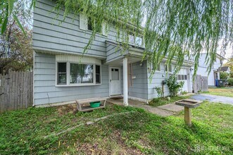 16 Gerard Ave in Old Bridge, NJ - Building Photo - Building Photo