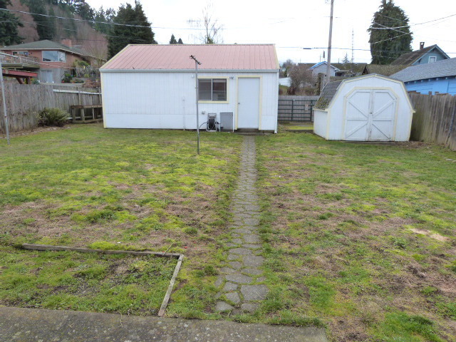 1112 E 5th St in Port Angeles, WA - Foto de edificio - Building Photo