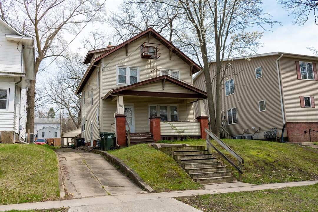 528 S Lucas St in Iowa City, IA - Foto de edificio