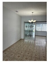 430 W 42nd St in Hialeah, FL - Foto de edificio - Building Photo