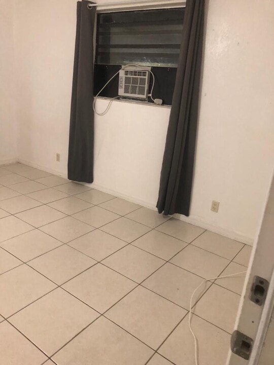 1420 N 69th Way in Hollywood, FL - Foto de edificio