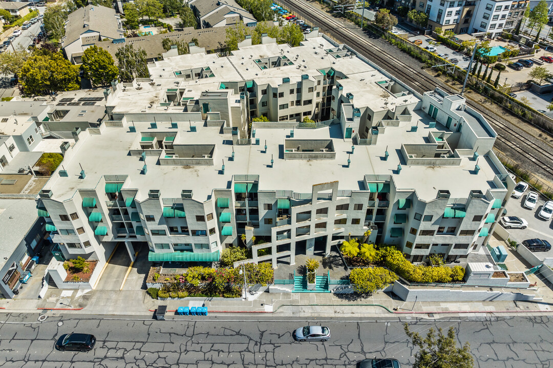 320 Peninsula Ave in San Mateo, CA - Foto de edificio