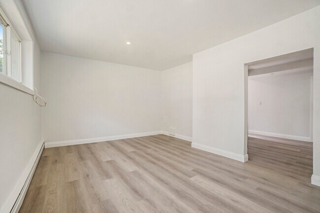 13 Pinehurst Av in Ottawa, ON - Building Photo - Building Photo