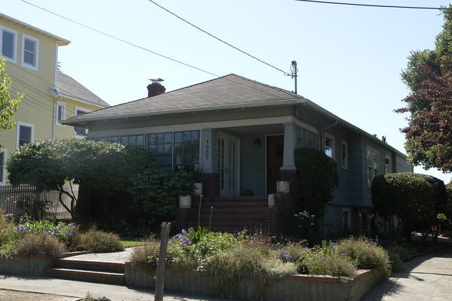 4004 Coolidge Ave in Oakland, CA - Foto de edificio - Building Photo