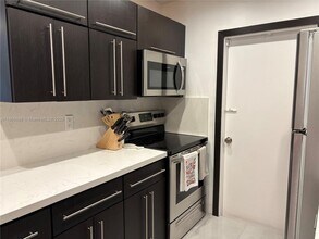 7945 SW 104th St in Miami, FL - Building Photo - Building Photo
