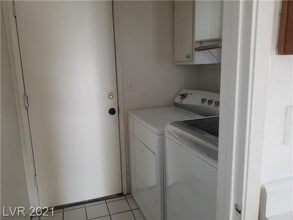 4401 W Bristol Manor Dr in Las Vegas, NV - Building Photo - Building Photo
