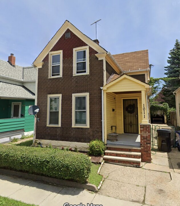 1011 E 72nd St in Cleveland, OH - Building Photo