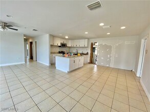 106 Leeland Heights Blvd W in Lehigh Acres, FL - Foto de edificio - Building Photo