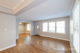 4631 W 62nd Terrace in Fairway, KS - Building Photo