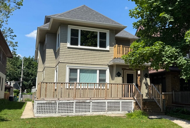 4481 N Frederick Ave, Unit Lower