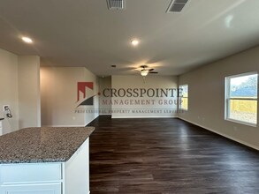 1102 Mayme Ct in Whitehouse, TX - Building Photo - Building Photo