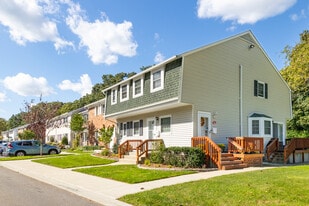 Spring Meadows At Hauppauge Apartments