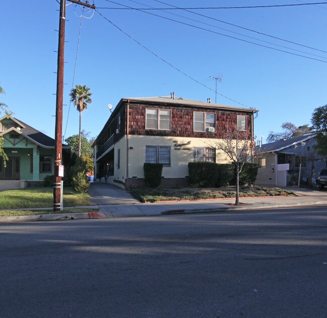 4549-4553 Kingswell Ave in Los Angeles, CA - Building Photo - Building Photo