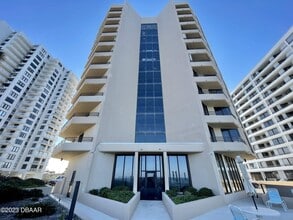 3023 S Atlantic Ave in Daytona Beach Shores, FL - Building Photo - Building Photo