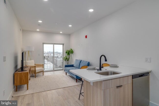 property at 2400 E Huntingdon St