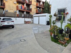 861 N Alexandria Ave, Unit 861 in Los Angeles, CA - Foto de edificio - Building Photo