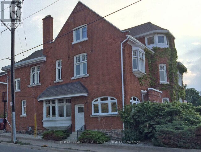 9 Poyntz St in Barrie, ON - Building Photo - Building Photo