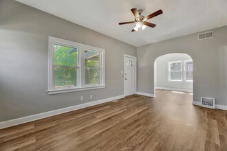 537 S Erie Ave in Wichita, KS - Building Photo - Building Photo