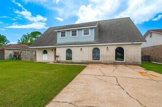 10902 Sagevale Ln in Houston, TX - Foto de edificio - Building Photo