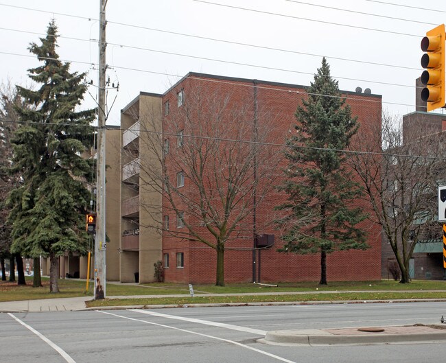 1320 Mary St N in Oshawa, ON - Building Photo - Building Photo