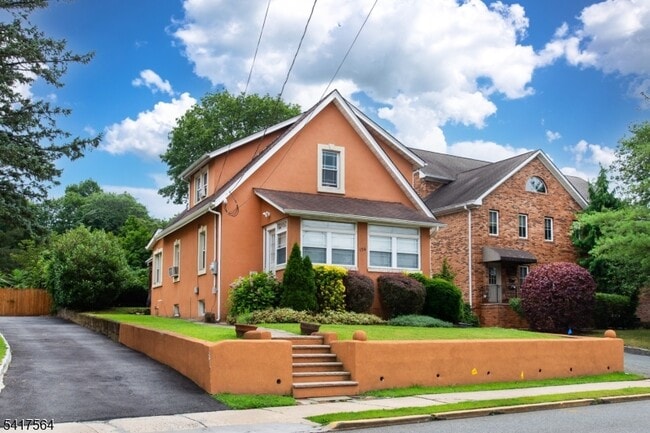 154 Roseland Ave in Caldwell, NJ - Building Photo - Building Photo