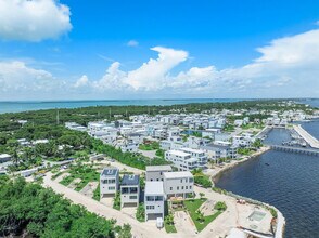99 Seaside Ave in Key Largo, FL - Building Photo - Building Photo