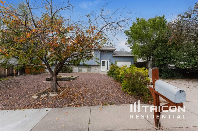 property at 4315 Eastcrest Cir W