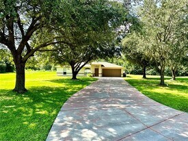 4416 Redcoat Dr in Zephyrhills, FL - Building Photo