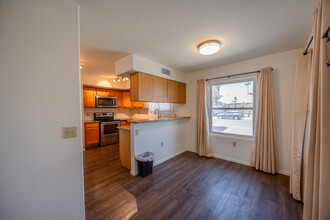 1421 W Camino Ct in Chandler, AZ - Foto de edificio - Building Photo