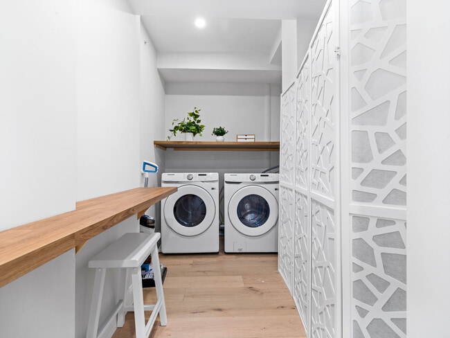 566 Dorchester Ave in Boston, MA - Foto de edificio - Building Photo