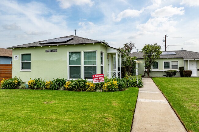 Gardena Apartments in Gardena, CA - Foto de edificio - Building Photo