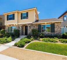 11813 Campus Park Dr in Bakersfield, CA - Building Photo