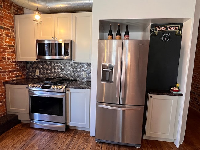 16 Liberty St, Unit Sunset View Apartment in Utica, NY - Building Photo - Building Photo
