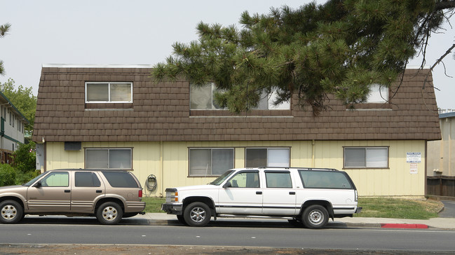 3112 Lone Tree Way in Antioch, CA - Foto de edificio - Building Photo