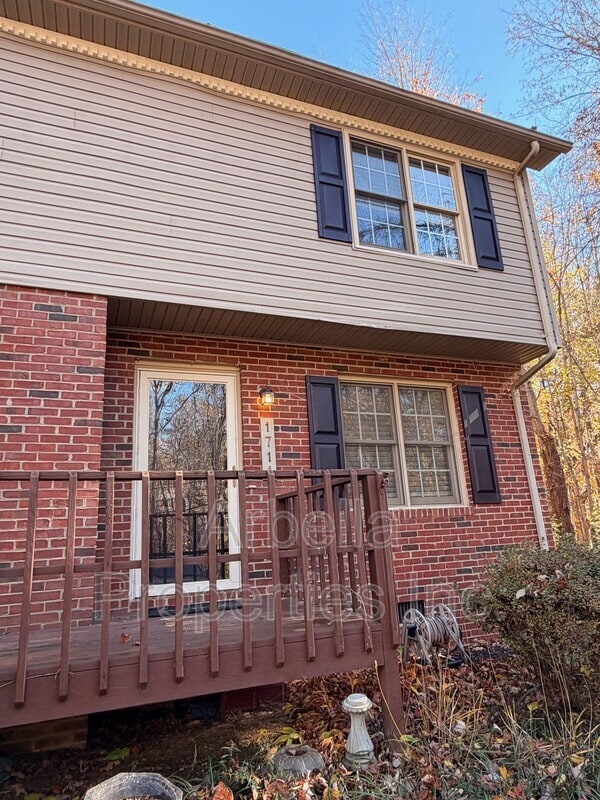 property at 1711 Herrin Dr