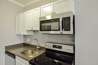 817 W Lakeside Pl in Chicago, IL - Building Photo - Building Photo