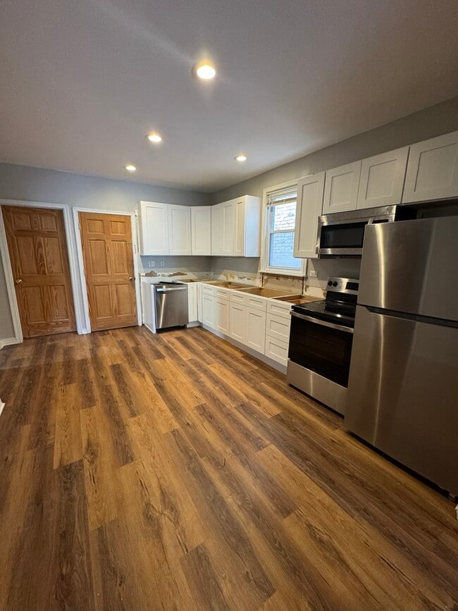 3047 N Troy St, Unit 1 in Chicago, IL - Building Photo - Building Photo