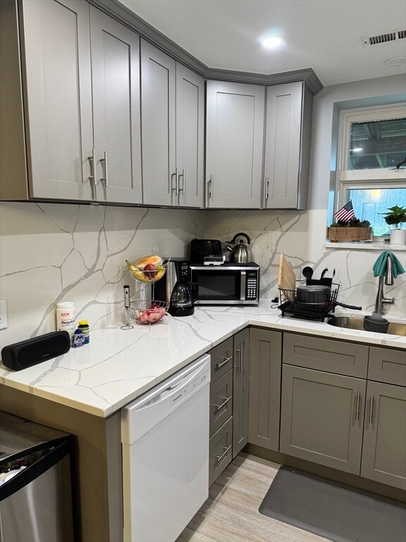 39 Arlington Ave, Unit #1 in Revere, MA - Foto de edificio - Building Photo