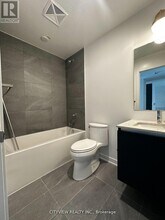 395 Dundas St W in Oakville, ON - Building Photo - Building Photo
