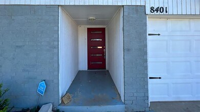 8401 Azurewood Dr in Oklahoma City, OK - Building Photo - Building Photo