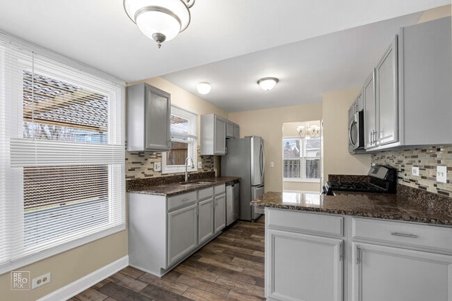 1098 Gannon Ct in Hoffman Estates, IL - Building Photo - Building Photo